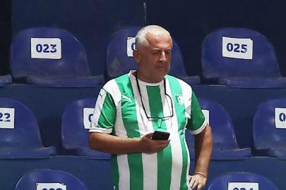 Tek başına gittiği deplasmandan ömür boyu kombineyle döndü! 'Ben Avrupa'yı görmeden ölmeyeceğim'