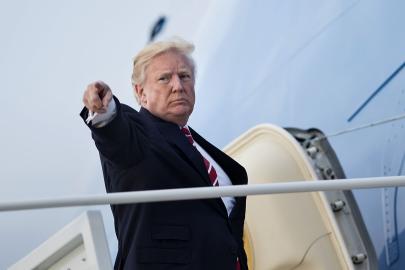 Trump'tan yeni medya kısıtlaması: Air Force One'a almadı