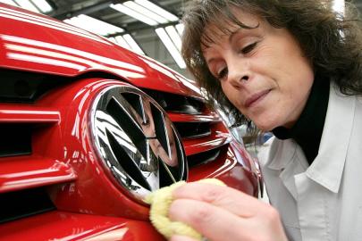 Volkswagen 100 bin kişiyi işten çıkaracak: Otomotivde tarihin en büyük yeniden yapılanması