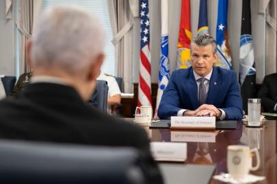 ABD Savaş Bakanı, Netanyahu ile gizlice bir araya geldi