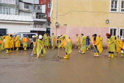 AFAD: Sel ve su baskınlarında 60 bin 395 personel ile 8 bin 927 araç görev yapmaktadır