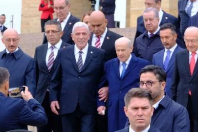 Bahçeli'nin koluna girdiği için tepki görmüştü…  Müsavat Dervişoğlu rest çekti: 'Bugün olsa yine yaparım