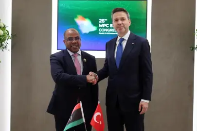 Bakan Bayraktar, Libyalı mevkidaşı Abdulsadek ile görüştü