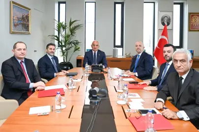 Bakan Ersoy ve THY'den turizm zirvesi: Yeni uçuş noktaları masada