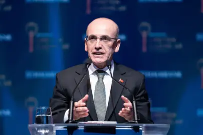 Bakan Şimşek'ten piyasalara net dezenflasyon ve fon mesajı: Vazgeçmedik, durum kontrol altında