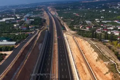 Bakan Uraloğlu tarih verdi: Mersin'in yeni otoyolu trafiğe açılıyor! 2 saatlik yol 18 dakikaya düşecek