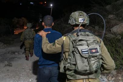Batı Şeria'daki baskınlarda iki Filistinli yaralandı, çok sayıda kişi alıkonuldu