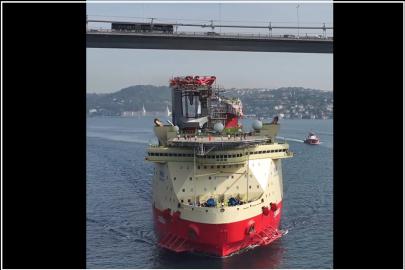 Boğaz’dan dev boru döşeme gemisi geçti 