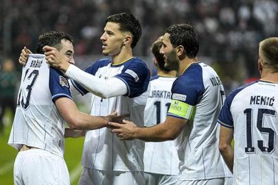 Bosna Hersek evinde Polonya'yı tek golle devirdi