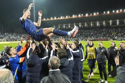 Edin Dzeko'dan görkemli veda! Fenerbahçe'nin eski golcüsü, Bosna-Hersek ile son maçına çıktı...