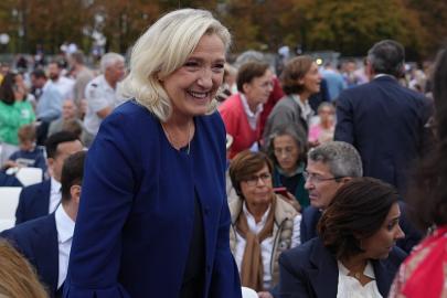 Fransa hükümeti, Marine Le Pen'in karşı bütçesine ağır saldırıyor