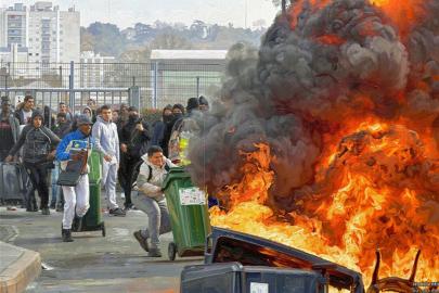 Fransa'da öğrenci protestoları: Gençler eğitimde fırsat eşitliği ve gelecek güvencesi istiyor