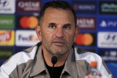 Galatasaray teknik direktörü Okan Buruk'tan Leao açıklaması! 'Fenerbahçe maçına yetiştirmeye çalışacağız'