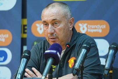 Göztepe Teknik Direktörü Stanimir Stoilov'dan Eyüpspor açıklaması: Bizim adımıza çok önemli bir galibiyetti