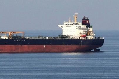 Hürmüz Boğazı'nda bir petrol tankerinde patlama meydana geldi