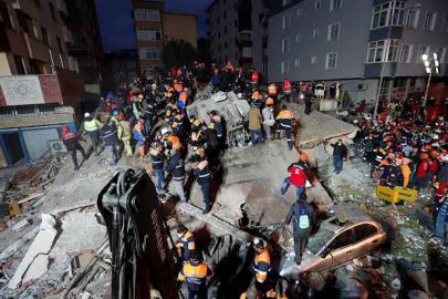 İstanbul Maltepe'de 7 katlı binanın 3 katı çöktü: Can kaybı 3'e yükseldi