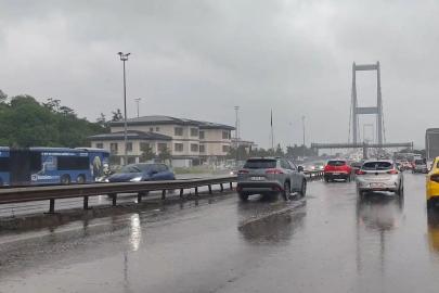 İstanbul'da fırtına ve sağanak için saat verildi: 13 ilçeye dikkat