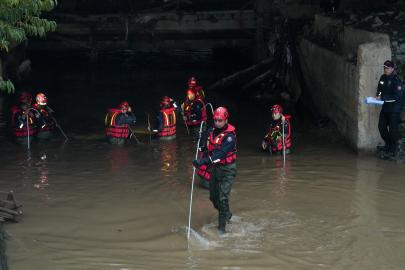İstanbul'da selde kaybolan 5 kişiyi arama çalışmaları sürüyor