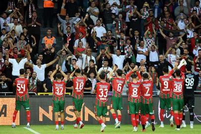 Karşıyaka taraftarı Denizli'de takımın yanında!