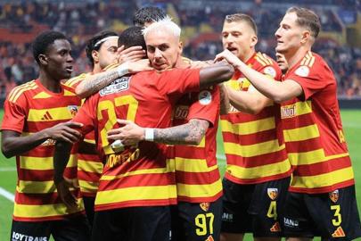 Kayseri'de 5 gol atıldı, lider değişmedi... (ÖZET) Kayserispor - Manisa FK maç sonucu 3-2