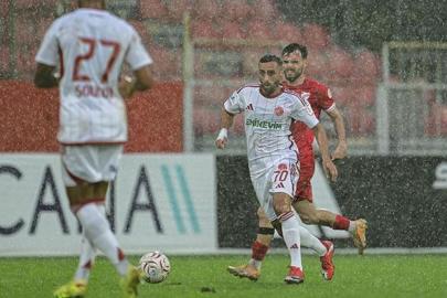 Maç yarıda kaldı! Ümraniyespor - Boluspor maçına yağmur engeli