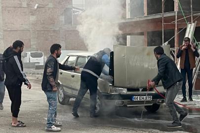 Malatya'da yanan araç zabıta ekiplerinin müdahalesiyle söndürüldü