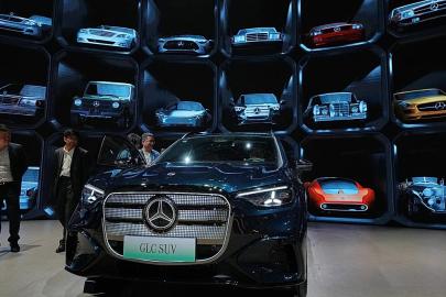 Mercedes'in küresel satışı %6 düşüyor, elektrikli otomobil satışları rekor kırıyor