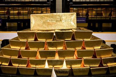 Merkez bankalarının altın stratejileri ayrışıyor: Rusya ve Kazakistan satıyor, Polonya ve Çin alıyor