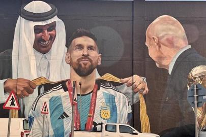 Messi'nin Dünya Kupası zaferi, Katar'da dev duvar resmiyle ölümsüzleştirildi