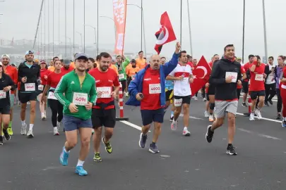 Osmangazi Köprüsü’nde tarihi ilk: Cumhuriyet için koştular
