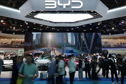 Paris Otomobil Fuarı: Çinli BYD Fransa'da fabrika kurmayı planlıyor