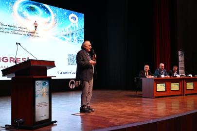 Prof. Dr. Tarhan: Yapay zekâyı insansız; evreni de dış zekâsız düşünemeyiz