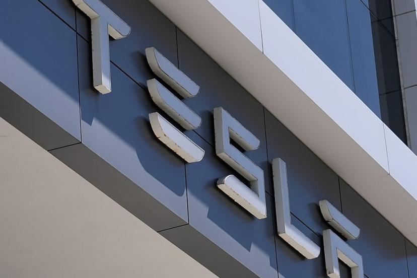 SpaceX ile olası birleşme gündemdeyken Tesla'nın kârı düşüyor