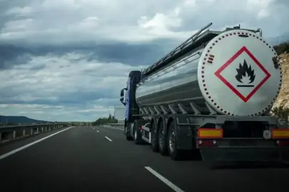 Tehlikeli madde taşıyanlar dikkat: Bu belgeler araçta bulunmak zorunda! Kuralları ihlal edenlere 63 bin 802 TL ceza