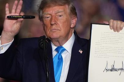 Trump, ABD ara seçimleri öncesi kamyoncular için dizel vergisini erteliyor