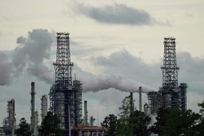 Trump'ın 'enerji ateşkesi' duyurusuyla petrol düşüyor, borsalar yükseliyor