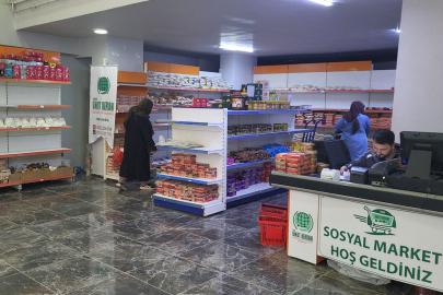 Umut Kervanı Van’da 250 ihtiyaç sahibi ailenin yüzünü güldürdü