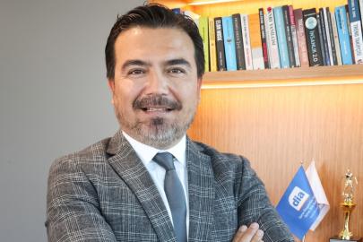 Yapay Zekâ İstihdamı Azaltmak İçin Değil, İnsan Kapasitesini Artırmak İçin Kullanılmalı