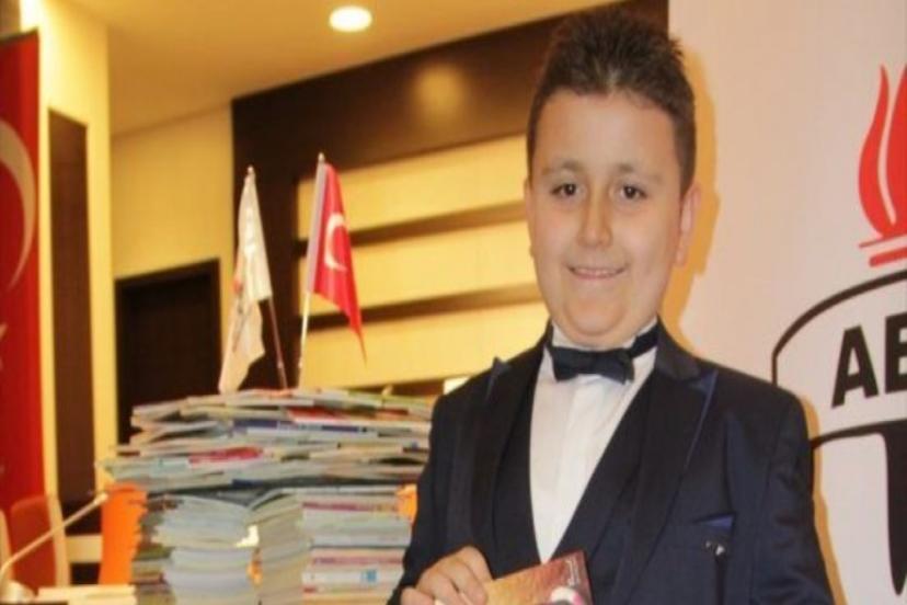 8 Yaşında 4 Ayda Bin 53 Kitap Okudu