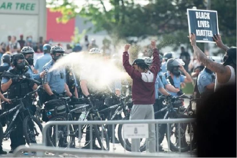 ABD'de Polisin Bir Siyahiyi Öldürmesiyle Başlayan İsyan Büyüyor, Acil Durum İlan Edildi