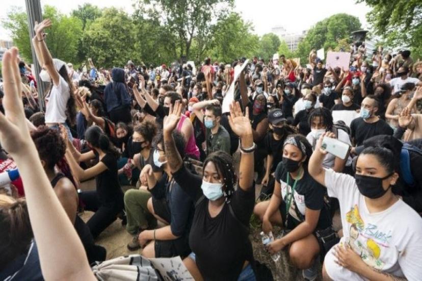 ABD’yi Karıştıran Polis Tutuklandı Ama Öfke Dinmedi! Sokaklar Savaş Alanına Döndü