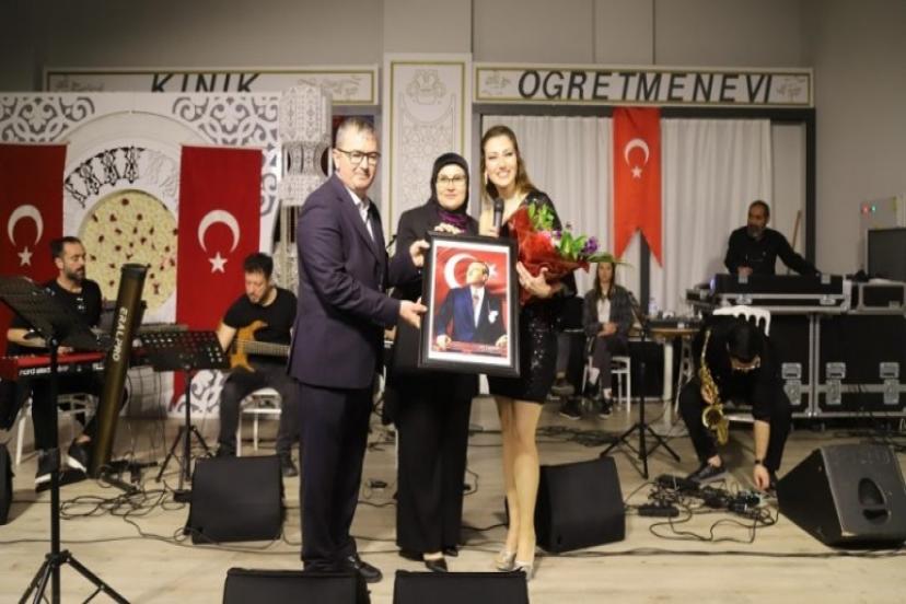 Aday Mollaahmet’ten Kınıklı Kadınlara özel matine