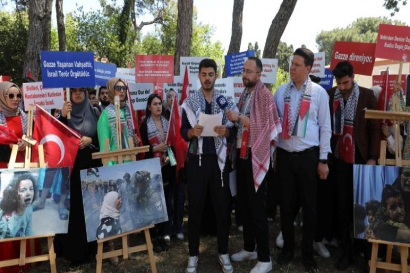 AK Parti İzmir Gençlik Kolları Üniversiteler Teşkilatı, İsrail'in Gazze'ye yönelik saldırılarını protesto etti