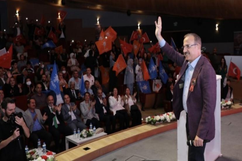AK Parti İzmir İl Başkanı Kerem Ali Sürekli; 'Biz karınca gibi çalışırken onlar ipe un serdi'