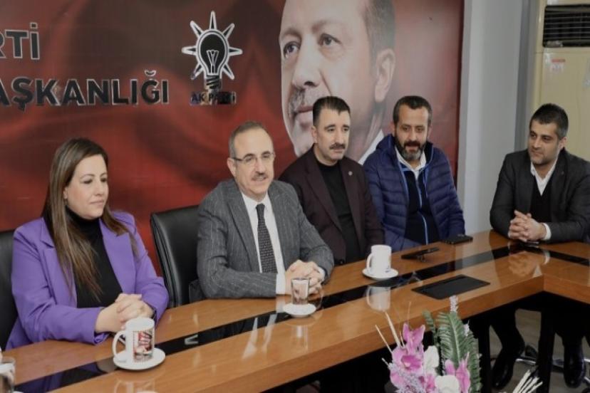 AK Parti İzmir İl Başkanı Kerem Ali Sürekli; 'İzmir, hizmet fakirliğinden usandı'