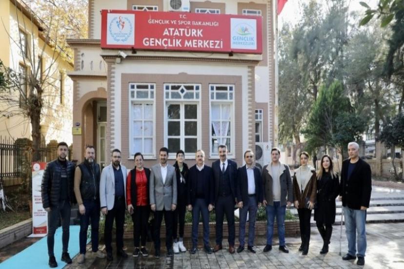 AK Parti İzmir İl Başkanı Kerem Ali Sürekli; 'Milli ekonomi zirvesinin 100. yılında aynı yerde'