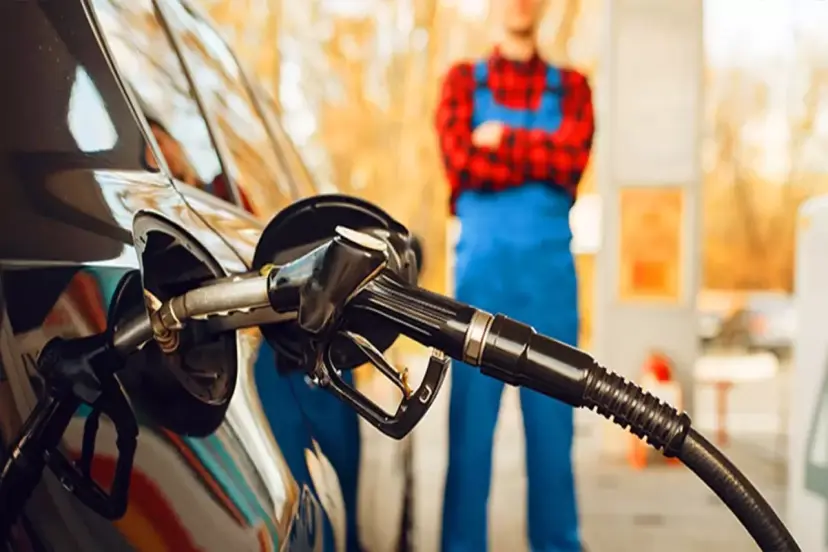 Akaryakıta bugünden itibaren geçerli olacak şekilde indirim geldi