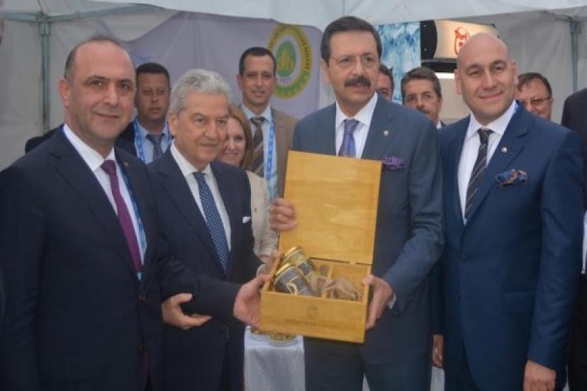 Akhisar zeytini Ankara'ya damgasını vurdu