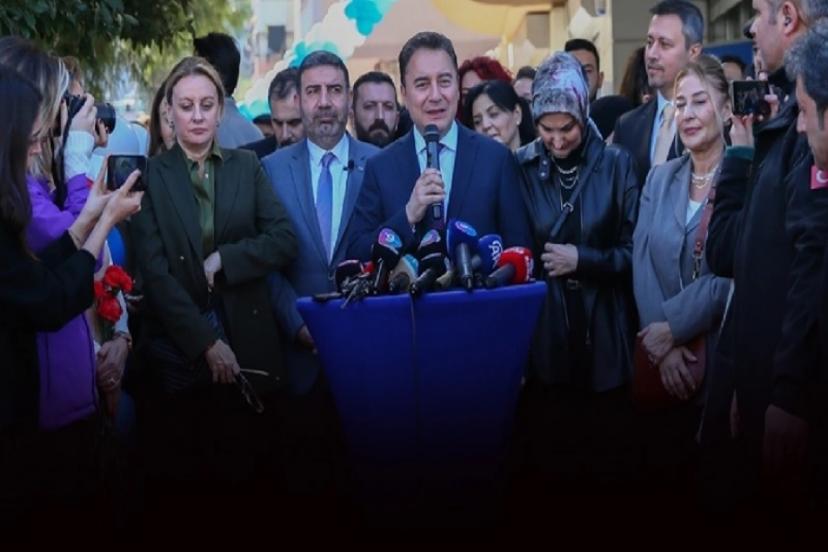 Ali Babacan, İzmir'de partililerle buluştu... 'İyi ki de DEVA'yı kurmuşuz'