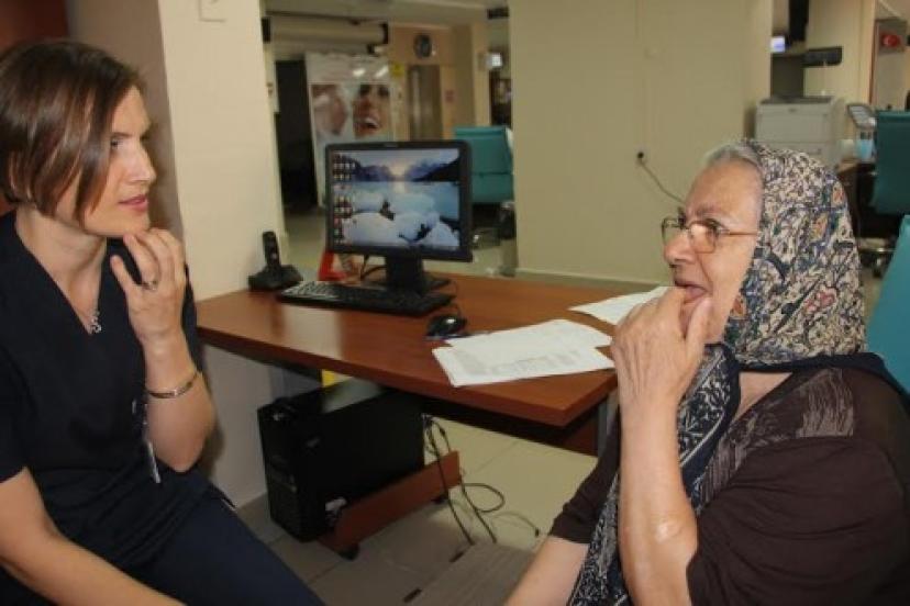 Alsancak ADSM’de Diş Protezi Kullanma Eğitimi Veriliyor…